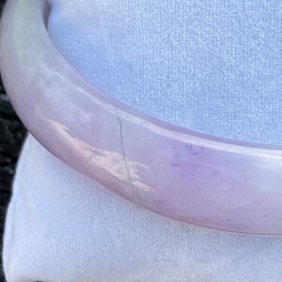 Small Pale Lavender Jade Domed Bangle Bracelet - Picture 11 of 12